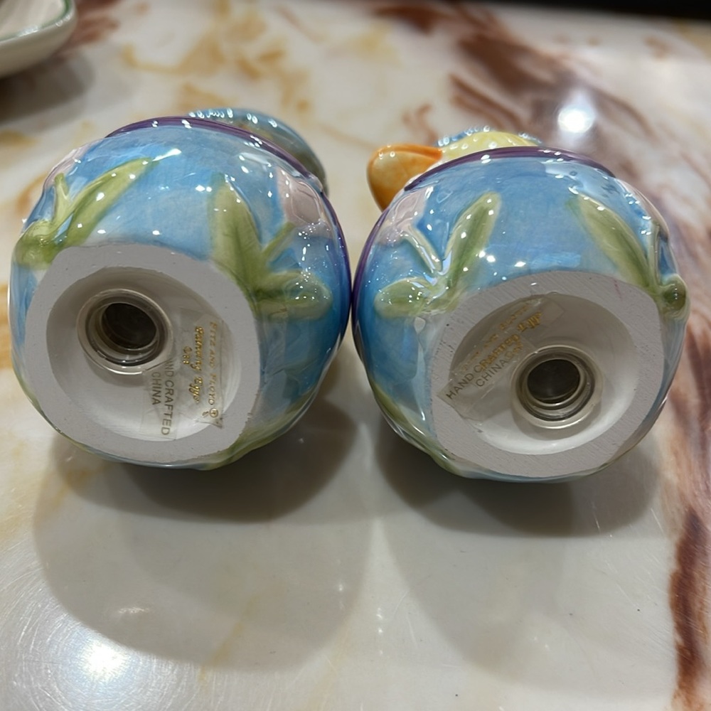 Fitz and Floyd EasterSalt and Pepper shaker. - Picture 3 of 3